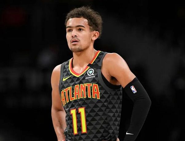 特维斯率塔列雷斯对阵博卡，赛后收到博卡赠送的纪念球衣（特维斯率领塔列雷斯迎战博卡，赛后获赠博卡纪念球衣）