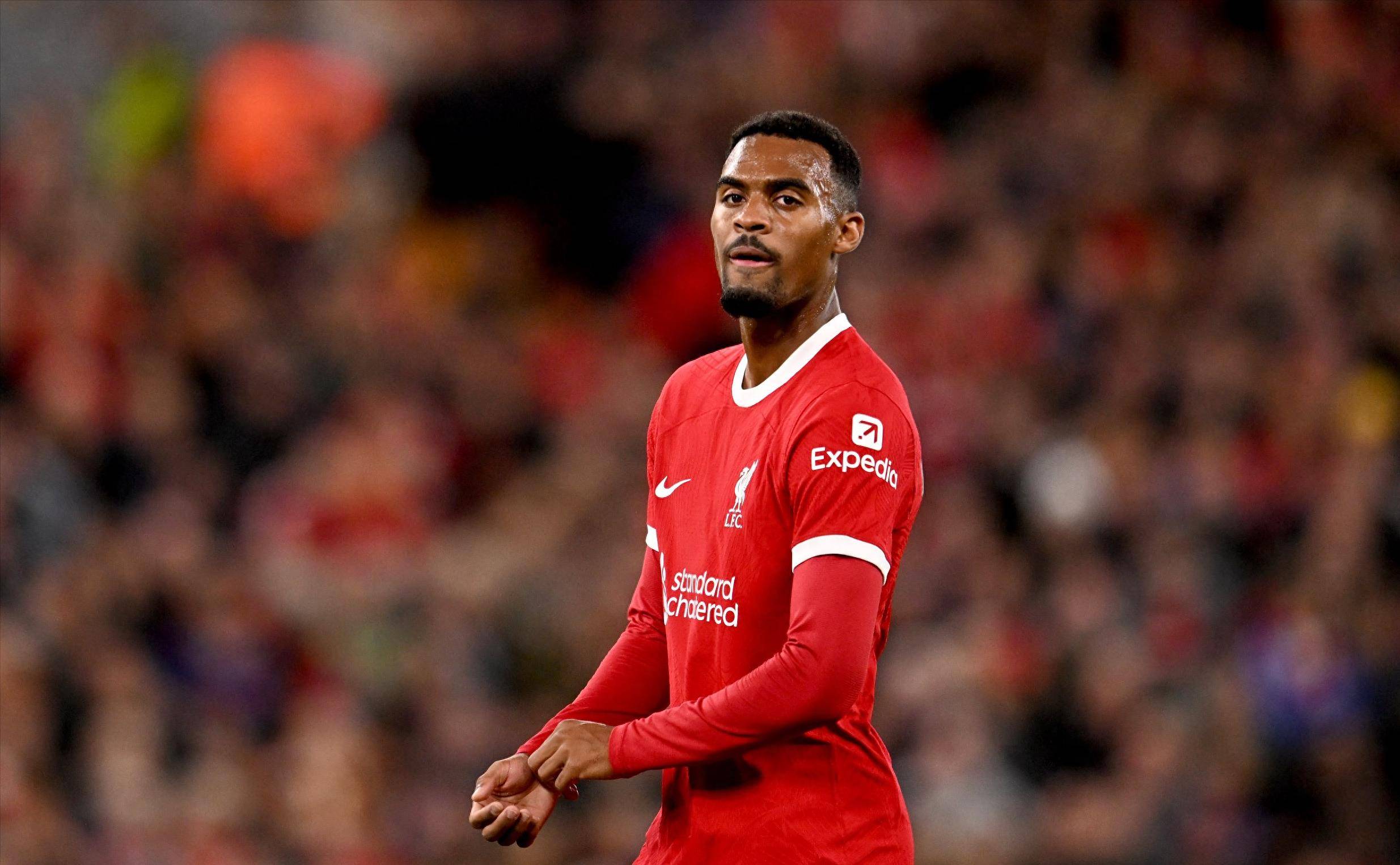 法比安：不敢说我们是不是世界最佳中场组合，维蒂尼亚很出色（法比安：是否属世界最佳中场组合尚难下定论，维蒂尼亚十分出色）