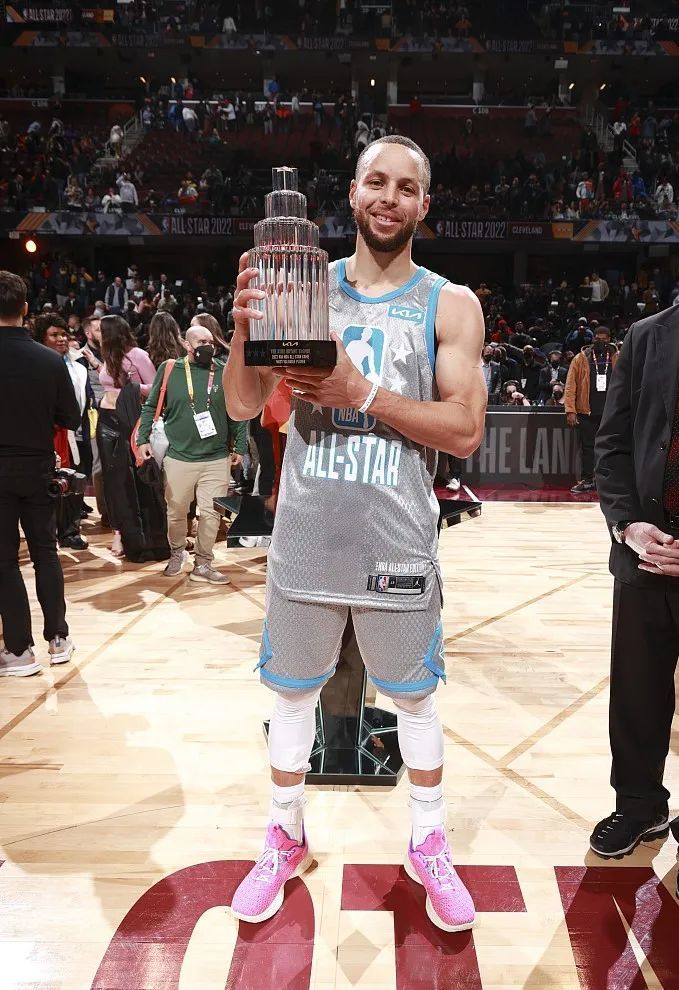 德转预热戴维身价：最高4500万欧不变，最低下跌至3000万欧（德转预热戴维估值：上限仍为4500万欧，下限降至3000万欧）