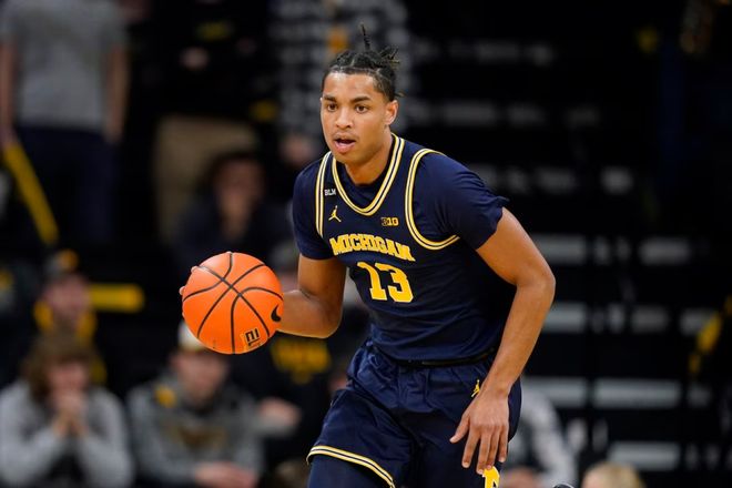 据报道，曼联欣喜若狂，签下中场球员阿莫林·阿多利斯的转会费大幅下降。（曼联迎利好：中场阿莫林·阿多利斯转会费大幅下调）