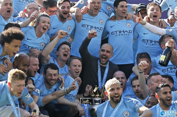 小卡纳瓦罗：在我哥光环下成长压力很大；我始终爱着那不勒斯（小卡纳瓦罗：哥哥光环压得我不轻，但我对那不勒斯的爱从未改变）