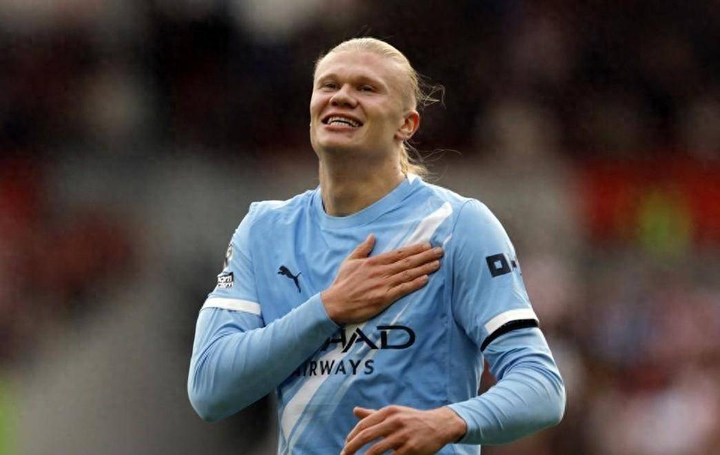 43.3米超远吊射破门，亚当斯创造本赛季英超最远距离进球（亚当斯43.3米挑射破门，刷新本赛季英超最远进球纪录）