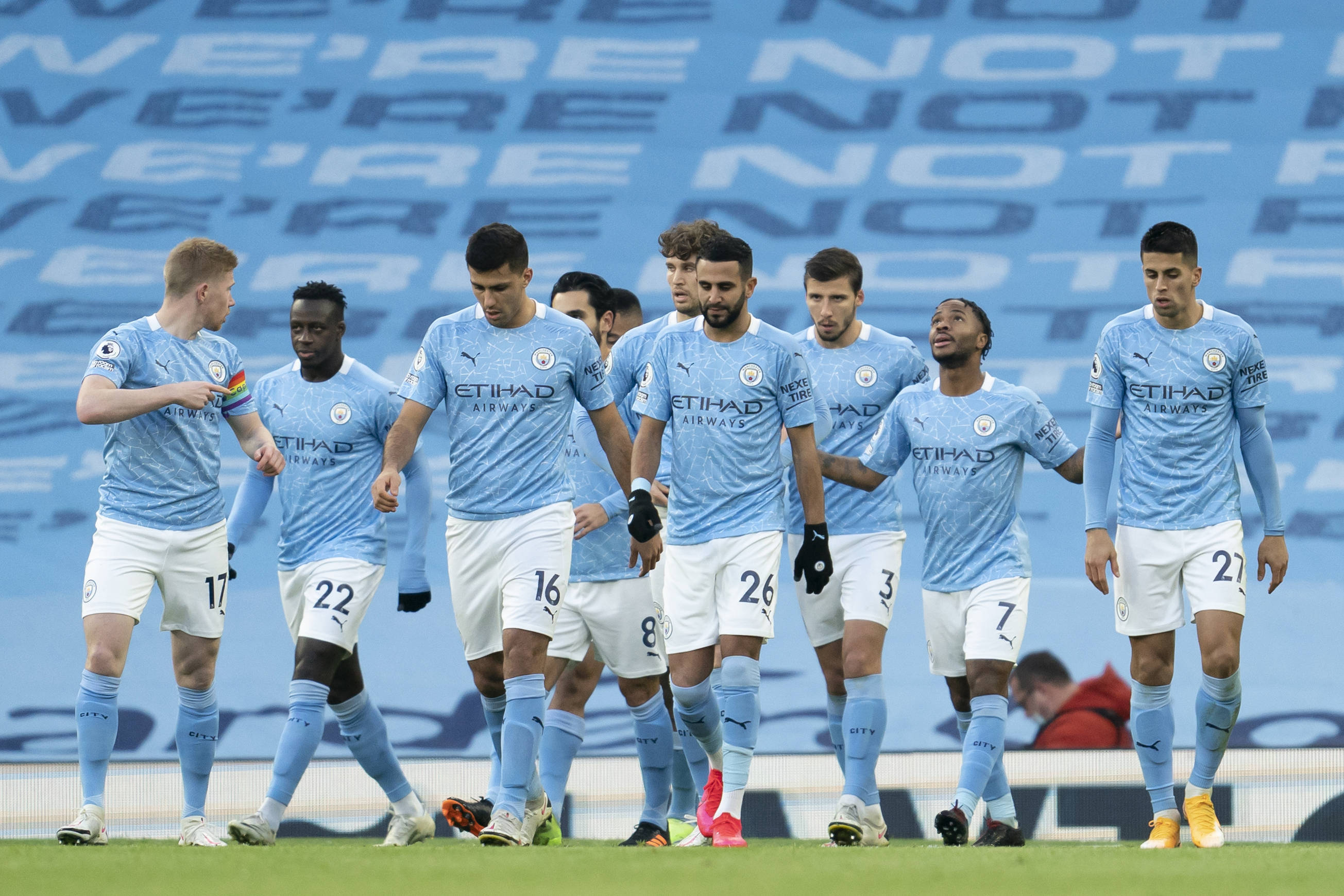 哈登狂砍55分封神！成NBA首位双队史得分王，36岁飙10记三分创多项纪录（36岁哈登轰55分10记三分，成NBA历史首位双队史得分王，多项纪录被改写）