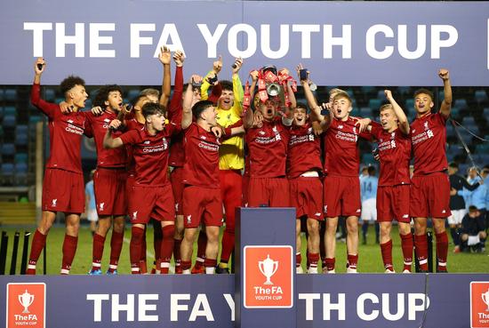 荷兰足协官方：小克鲁伊维特因伤缺战立陶宛，已经返回俱乐部（荷兰足协宣布：小克鲁伊维特因伤无缘对阵立陶宛，已返回俱乐部）