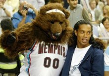 热刺旧将：弗兰克每隔五分钟就改变战术，澳波更有魄力（热刺旧将：弗兰克频繁换招，波斯特科格鲁更显魄力）