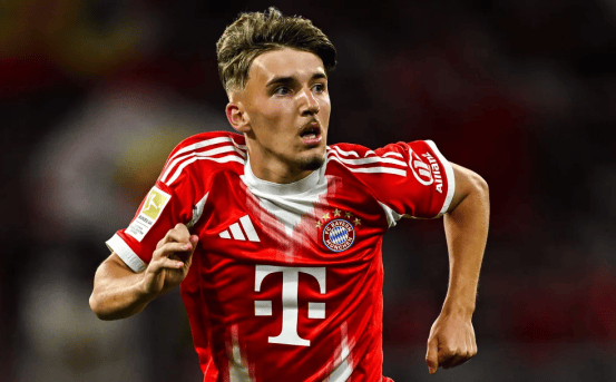 伊萨克到来-红军的首发怎么排？（伊萨克入队，红军首发该如何搭配？）