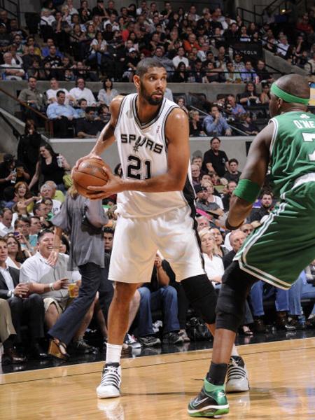 法比奥庆祝足协杯夺冠：我们是冠军，这座城市值得拥有这一刻（法比奥欢庆足协杯封王：我们是冠军，这座城市配得上这一刻）