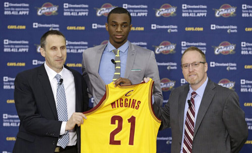 巴萨副主席：当前票价确实偏高；正为梅西准备他值得的致敬（巴萨副主席承认票价过高：正筹备对梅西的应有致敬）